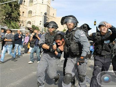 الاحتلال تعتقل مواطنين 