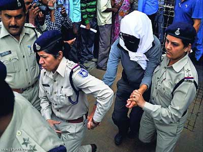 شرطة الهند تعتقل رجلا قضية اغتصاب طفلة 