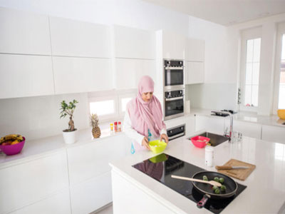 من أهم التحضيرات التي توفر الجهد خلال نهار رمضان تنظيف المطبخ