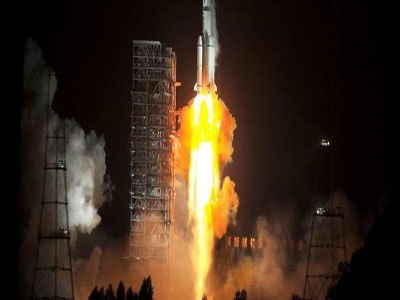 الصين تطلق أول قمر صناعي عالي القدرة للاتصالات 