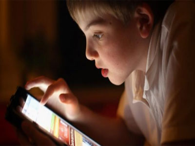 الأطفال الذين يستخدمون تلك الأجهزة بشكل عام ناموا فترات أقل ليلا  