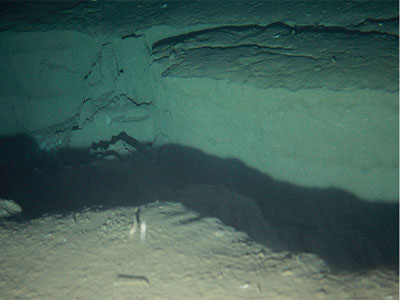 يابانيون يخططون للحفر تحت الماء لمعرفة تاريخ الأرض