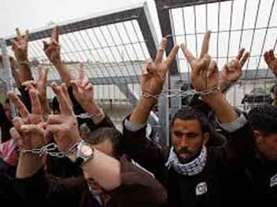 الأسرى الفلسطينيون يواصلون إضراب الحرية والكرامة في سجون الاحتلال الاسرائيلي 