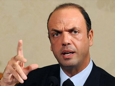 وزير الخارجية الإيطالي  أنجيلينو ألفانو  