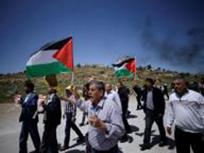 مسؤول فلسطيني: 1500 معتقل فلسطيني يواصلون إضرابهم عن الطعام 