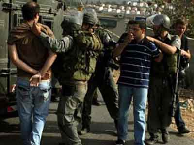 قوات الإحتلال الإسرائيلي تعتقل 30 فلسطينيا من القدس والضفة الغربية