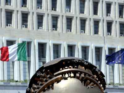 وزارة الخارجية الايطالية تستدعي السفير الفرنسي في روما  