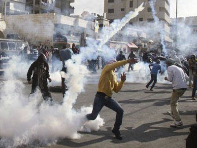 مواجهات بين فلسطينيين وقوات الاحتلال شرق مدينة نابلس 