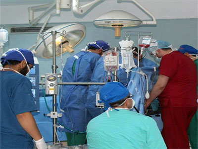 فريق طبي أمريكي يجري 27 عملية قلب مفتوح للأطفال في طبرق 