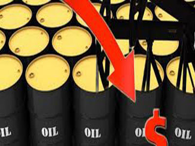 تراجع أسعار النفط بعد خفض التوقعات للنمو الاقتصادي العالمي