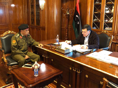 رئيس المجلس الرئاسي يجتمع مع رئيس الأركان العامة 