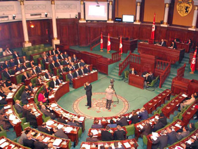 البرلمان التونسي يوافق على تفويض صلاحياته للحكومة لشهرين لمواجهة أزمة كورونا 