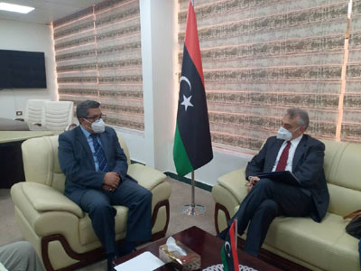وزير التربية والتعليم يستقبل السفير الإيطالي لدى ليبيا جوزيبو بوتشينو 