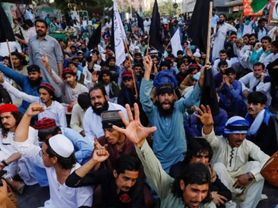 باكستان تحجب مواقع التواصل الاجتماعى مؤقتاً بعد تظاهرات عنيفة مناهضة لفرنسا 