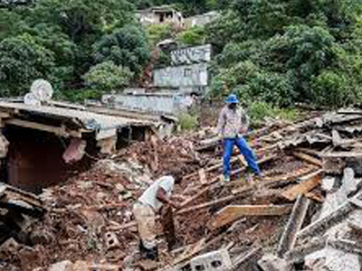 ارتفاع أعداد الضحايا جراء الفيضانات في جنوب أفريقيا الى ( 400 ) شخص وتدمير الاف المنازل  