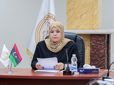 وفاء الكيلاني تعلن إحالة المخصصات المالية الخاصة بمنحة الزوجة والاولاد من مصرف ليبيا المركزي لحساب الوزارة 