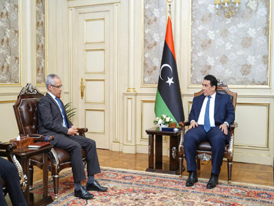 المنفي والسفير الفرنسي لدى ليبيا يناقشان تطورات الأوضاع السياسية والاقتصادية والأمنية في البلاد 