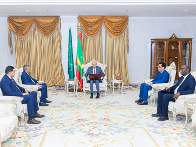 الفلاح يسلم الرئيس الموريتاني رسالة من المنفي لتأكيد عمق العلاقات التاريخية بين البلدين الشقيقين وتفعيل دور اتحاد المغرب العربي 