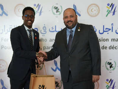الزني يلتقي وزير الشباب والرياضة الصومالي 