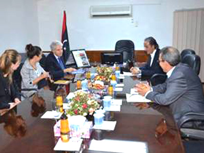 وزير الثقافة السيد الحبيب الأمين والسيد خوسيه رييرا سيكيير سفير أسبانيا المعتمد لدى ليبيا 