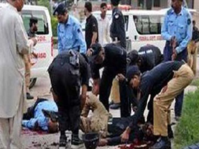 إصابة جنديين باكستانيين