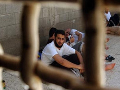 قوات الاحتلال تعتقل أربعة فلسطينيين بالضفة الغربية 