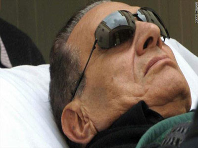 محكمة مصرية تحدد حكمها في قضية اتهام مبارك بقتل المتظاهرين والفساد 