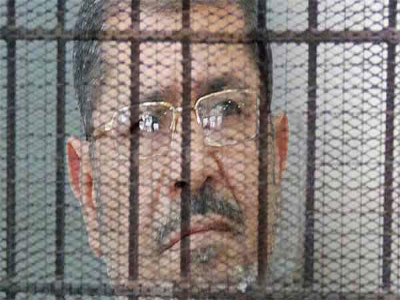 حبس محمد مرسي بتهمة تسريب مستندات 