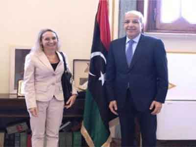 محافظ مصرف ليبيا المركزي يلتقي مع القائم بأعمال سفارة إيطاليا لدى ليبيا 