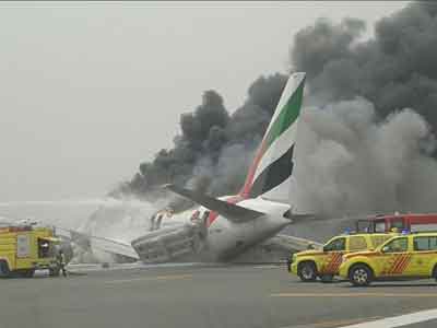 المكتب الاعلامي لحكومة دبي : تعرض طائرة إماراتية لحادث في مطار دبي 