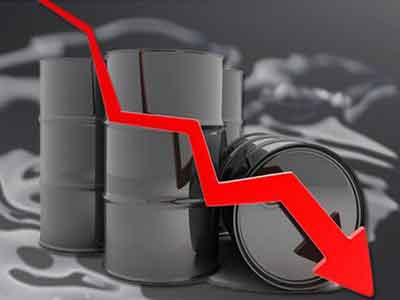النفط يهبط بفعل ارتفاع المخزونات الأمريكية وإنتاج السعودية القياسي 
