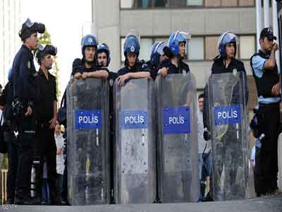 اعتقال أشخاص حاولوا اقتحام القنصلية الإسرائيلية بإسطنبول