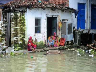 مقتل العشرات وإجلاء الآلاف بسبب فيضانات في الهند