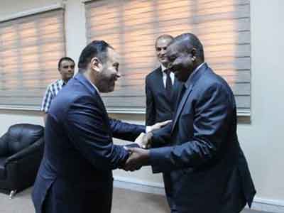 وزير الداخلية يبحث مع القنصل السوداني أوضاع الجالية السودانية 