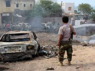 مقتل 27 شخصا في هجوم بسيارة مفخخة على مركز تجنيد في اليمن 