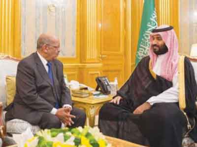 وزير خارجية الجزائر وولي العهد السعودي يبحثان الأزمة الليبية