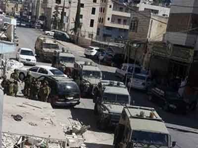 قوات الاحتلال تداهم مكتب مفتشي محافظة الخليل في البلدة القديمة 