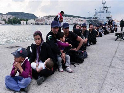 الاتحاد الأوروبي يبدأ بإعادة المهاجرين إلى اليونان 