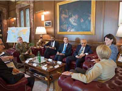 وزيرة الدفاع الإيطالية روبيرتا بينوتي تجدد دعم إيطاليا لتحقيق الإستقرار بليبيا 
