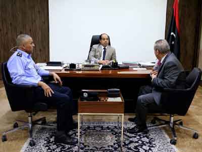 النائب أحمد معيتيق يلتقي رئيس مصلحة الجوازات والجنسية وشؤون الأجانب 