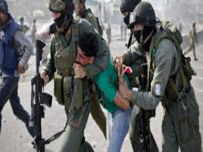 قوات الصهاينة تعتدي على شاب بالضرب وتعتقل  3  فلسطينيين في الخليل