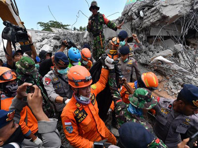 ارتفاع حصيلة ضحايا زلزال إندونيسيا إلى 168 شخصا