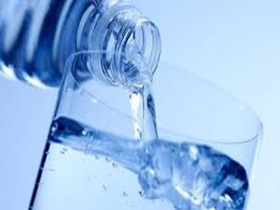 تحذير من أضرار خطيرة للمبالغة في شرب الماء