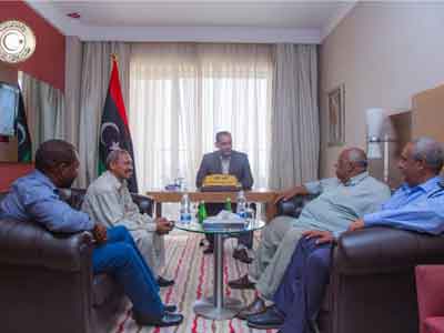 ناجي مختار المكلف برئاسة لجنة معالجة الأزمة بالجنوب يجتمع مع عدد من مدراء الأمن في المنطقة الجنوبية 