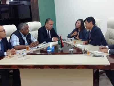 وزير الحكم المحلي يجتمع مع سفير كوريا الجنوبية لدى ليبيا 