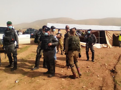 قوات الاحتلال تقتحم خربة ابزيق وتهدم وتستولي على 19 منشأة 