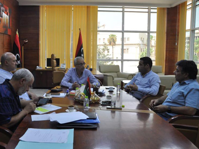 وزير الاسكان والتعمير يبحث تفعيل عدد من المشاريع التنموية ببلدية طرابلس المركز 