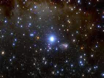 علماء: أكبر نجم في الكون أقل حجما مما كان يعتقد 