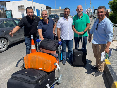 فريق أطباء أسبان مختصين في جراحة وتجميل الحروق يصل طرابلس