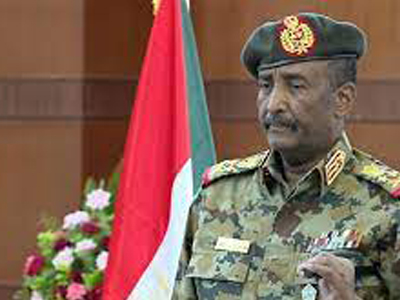 رئيس مجلس السيادة الانتقالي في السودان يجري تعديل كبير في القيادة العسكرية للبلاد  
